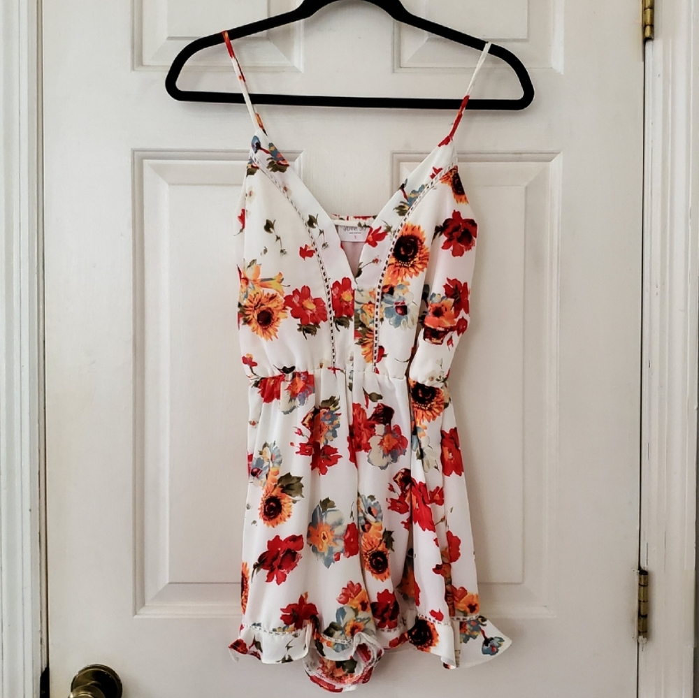 Floral Romper by Sienna Sky Size Small